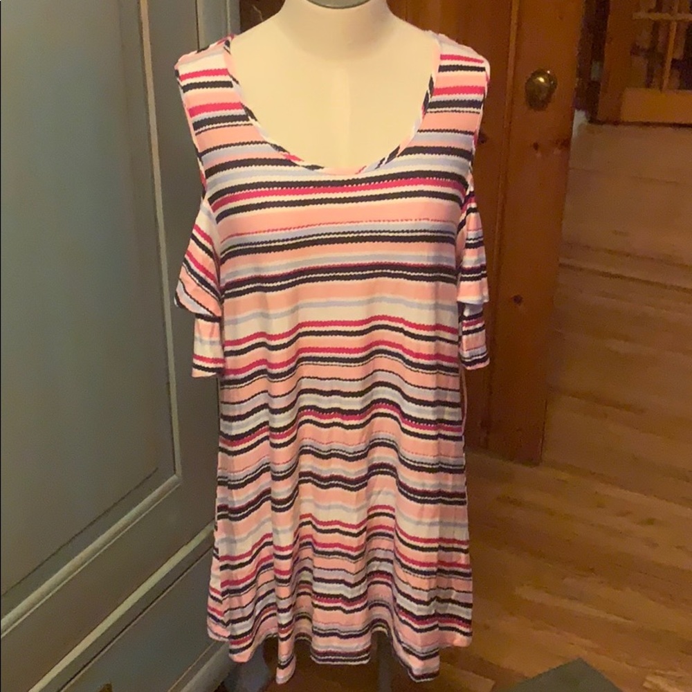 NWT cold shoulder top by Elle Sz L